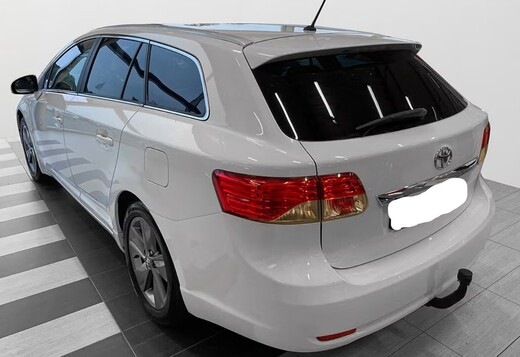 Toyota Avensis vaihtoauto