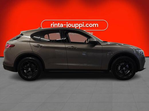 Alfa Romeo Stelvio vaihtoauto