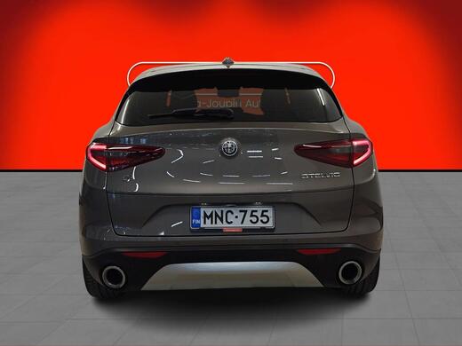Alfa Romeo Stelvio vaihtoauto