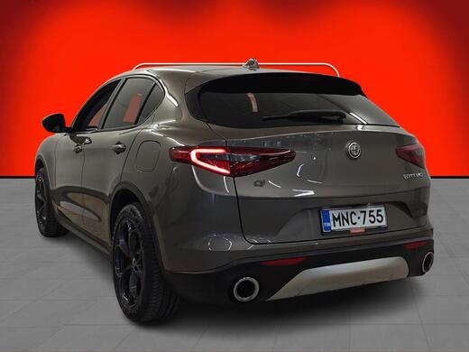 Alfa Romeo Stelvio vaihtoauto