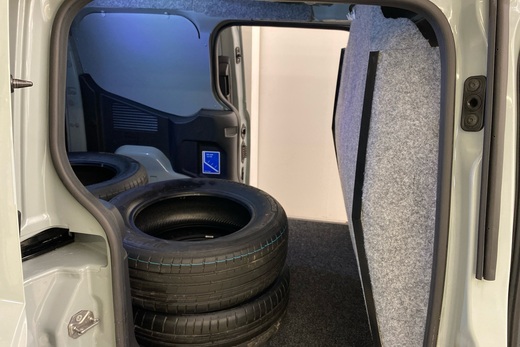 Ford Transit Courier vaihtoauto