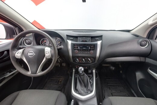 Nissan Navara vaihtoauto