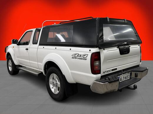 Nissan NP300 vaihtoauto