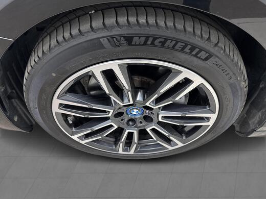 BMW i5 vaihtoauto