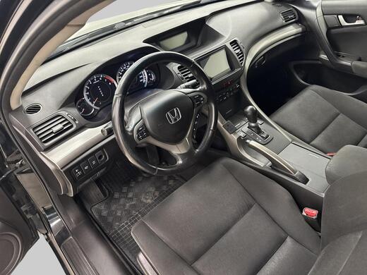 Honda Accord vaihtoauto