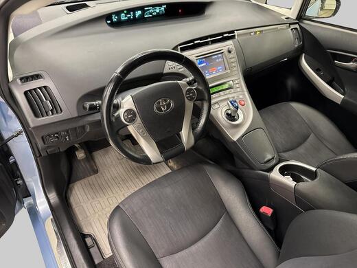 Toyota Prius PHEV vaihtoauto