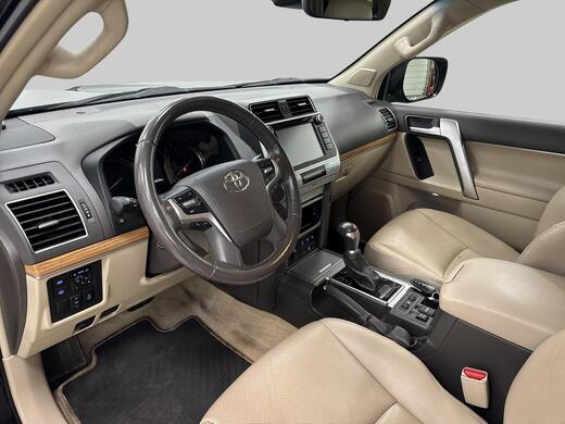 Toyota Land Cruiser vaihtoauto