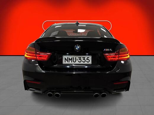 BMW M4 vaihtoauto