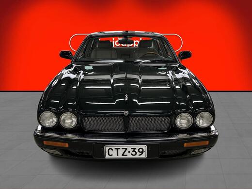 Jaguar XJR vaihtoauto