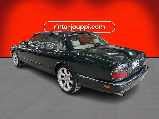 Jaguar XJR vaihtoauto