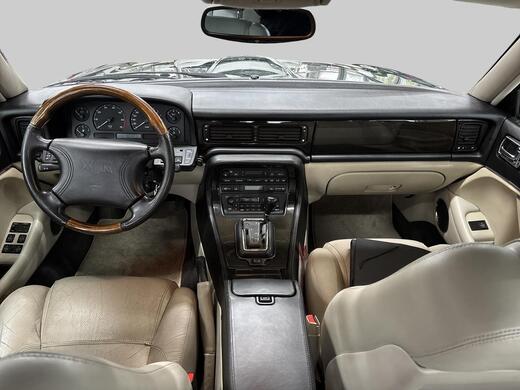 Jaguar XJR vaihtoauto
