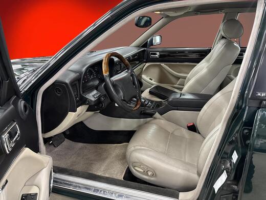 Jaguar XJR vaihtoauto