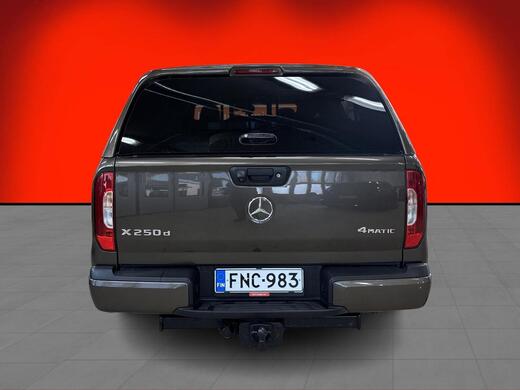 Mercedes-Benz X vaihtoauto