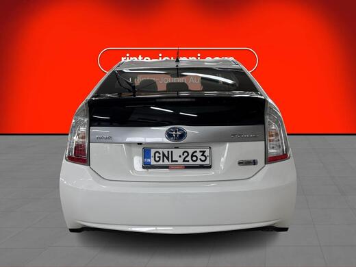 Toyota Prius PHEV vaihtoauto