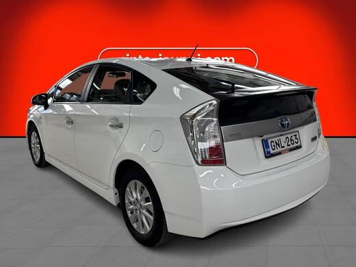 Toyota Prius PHEV vaihtoauto
