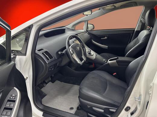 Toyota Prius PHEV vaihtoauto