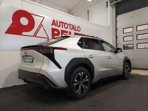 Toyota bZ4X vaihtoauto