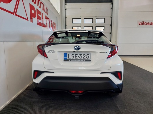 Toyota C-HR vaihtoauto