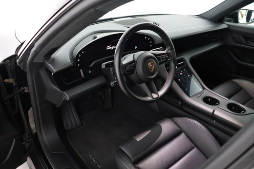 Porsche Taycan vaihtoauto