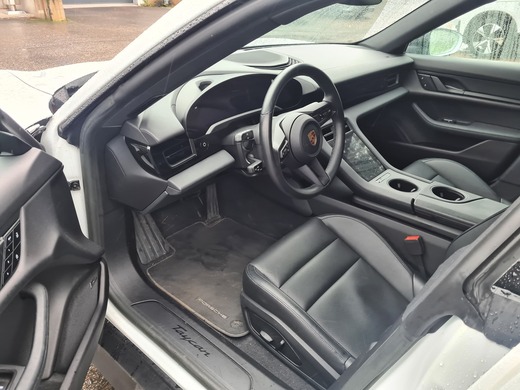 Porsche Taycan vaihtoauto