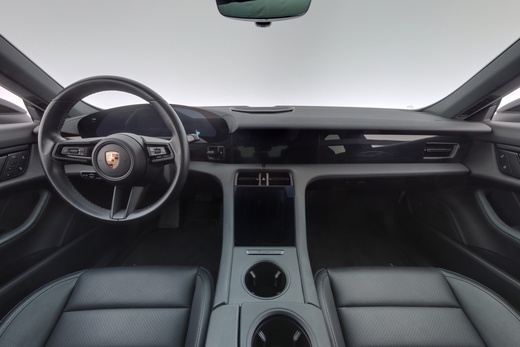 Porsche Taycan vaihtoauto
