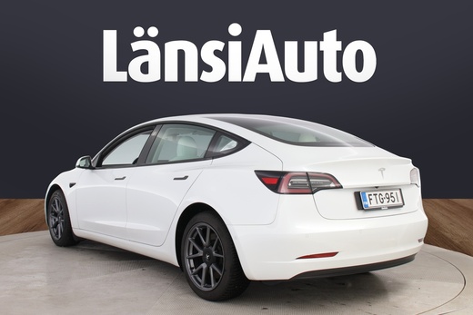 Tesla Model 3 vaihtoauto