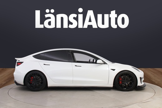 Tesla Model 3 vaihtoauto