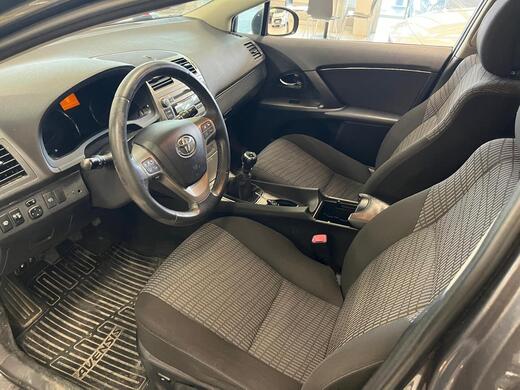Toyota Avensis vaihtoauto