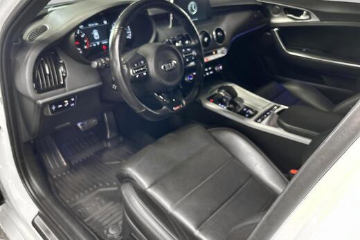 Kia Stinger vaihtoauto