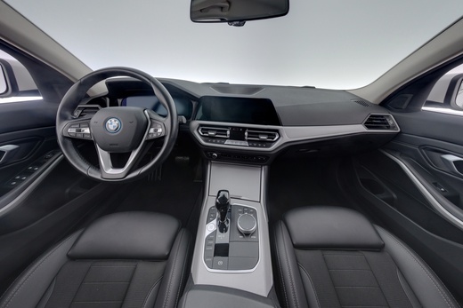 BMW 330 vaihtoauto
