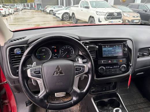 Mitsubishi Outlander PHEV vaihtoauto