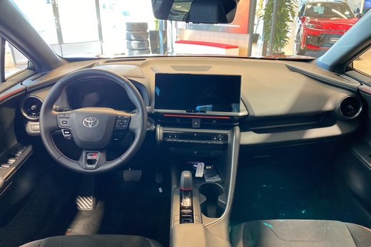 Toyota C-HR vaihtoauto