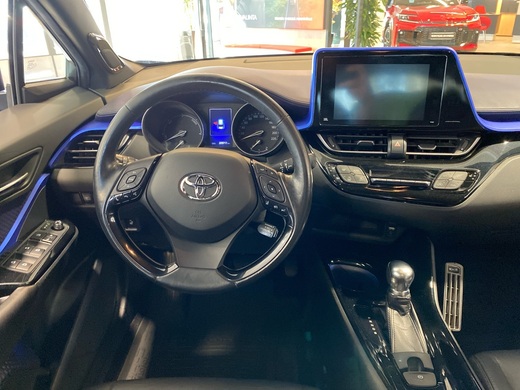 Toyota C-HR vaihtoauto