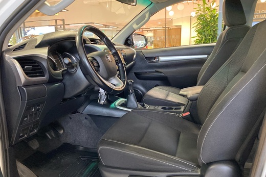 Toyota Hilux vaihtoauto