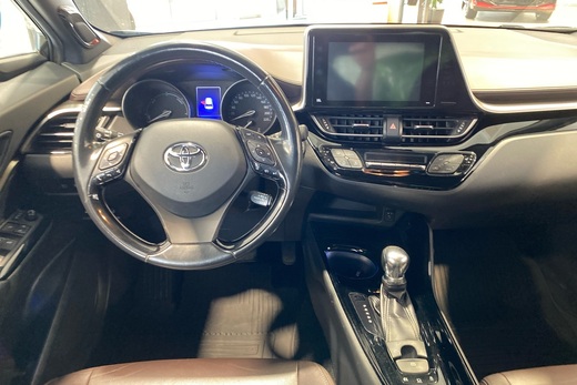 Toyota C-HR vaihtoauto