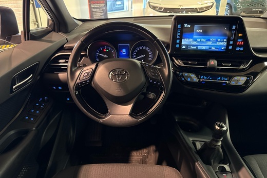 Toyota C-HR vaihtoauto