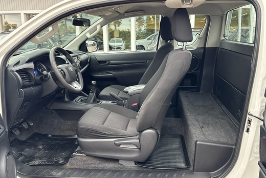 Toyota Hilux vaihtoauto