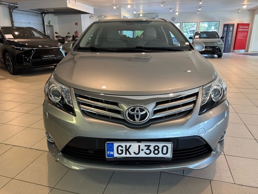 Toyota Avensis vaihtoauto