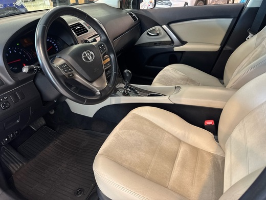 Toyota Avensis vaihtoauto