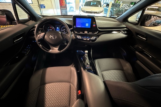 Toyota C-HR vaihtoauto