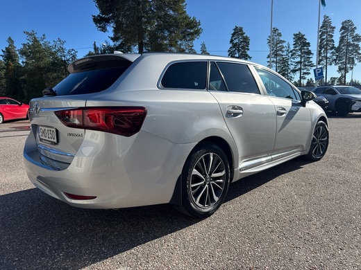 Toyota Avensis vaihtoauto