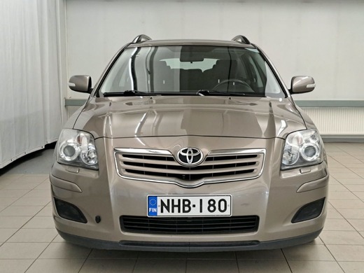 Toyota Avensis vaihtoauto