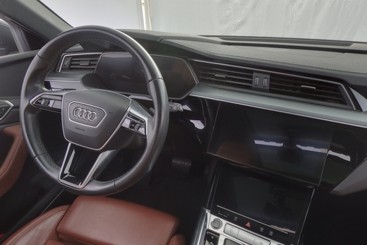 Audi Q8 e-tron vaihtoauto