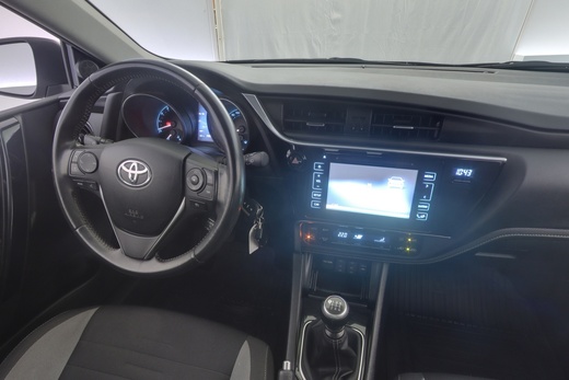 Toyota Auris vaihtoauto
