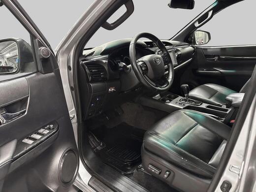 Toyota Hilux vaihtoauto