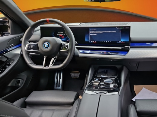 BMW i5 M60 vaihtoauto