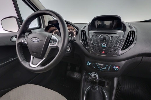 Ford Tourneo Courier vaihtoauto