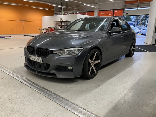 BMW 330 vaihtoauto
