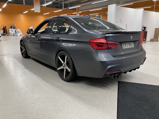 BMW 330 vaihtoauto