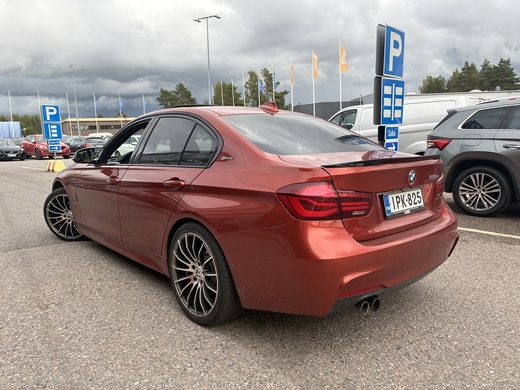 BMW 330 vaihtoauto